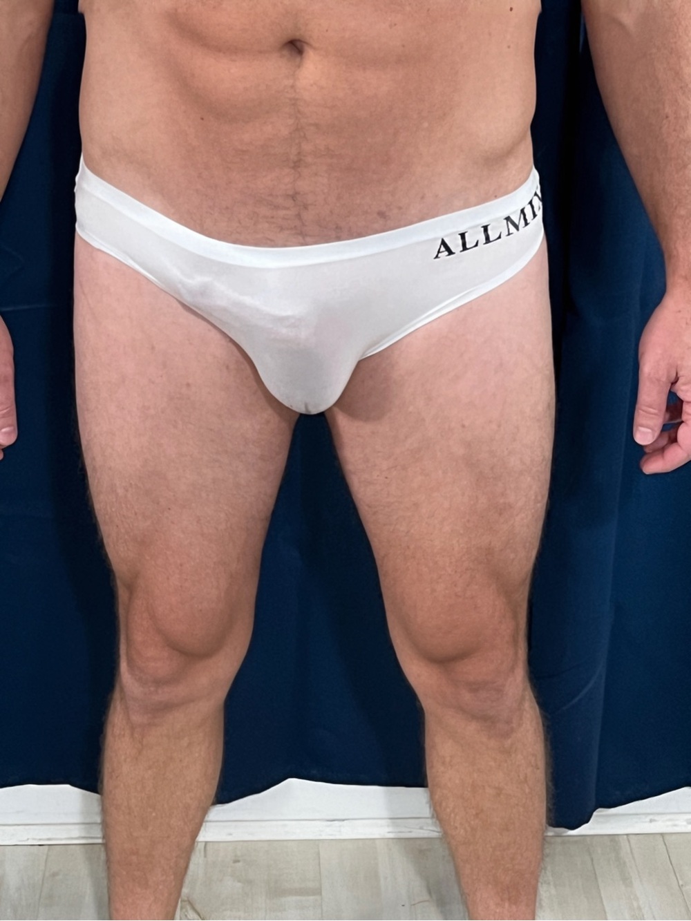 Men’s seamless white thong NWOT